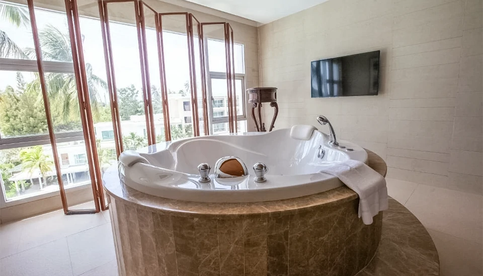 هتل پوکت پانوا بیچ فرانت ریزورت